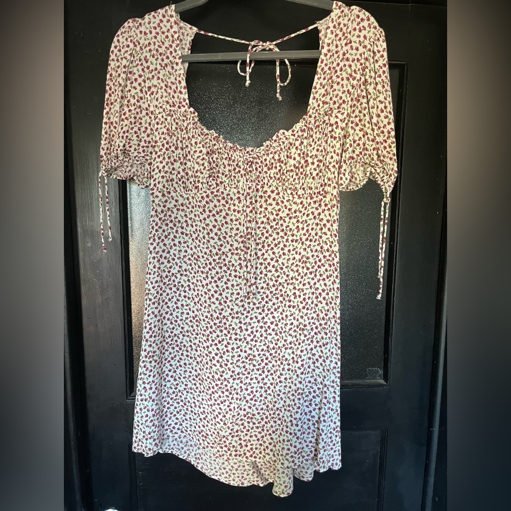 Women’s floral adjustable puff sleeve dress